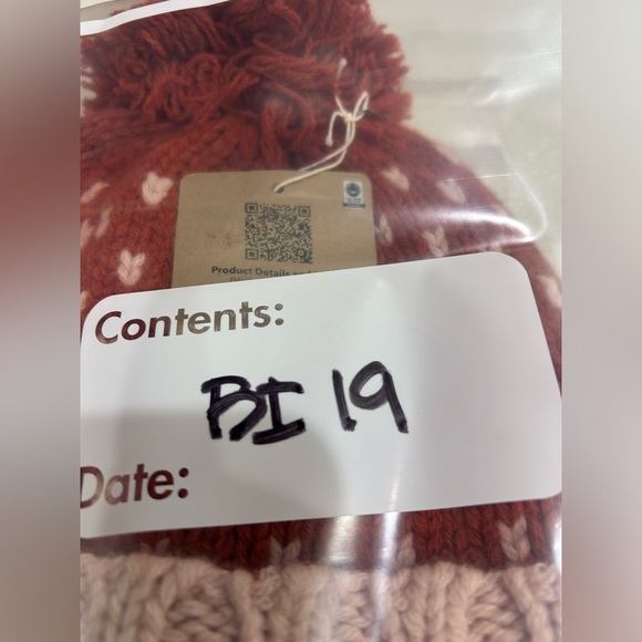 Patagonia Women's Snowbelle Beanie Ridge Burl Red NWT Recycled Wool Orange - Picture 8 of 8